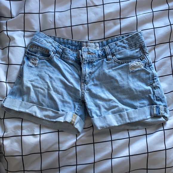 Aeropostale low rise denim shorts. - Picture 1 of 4